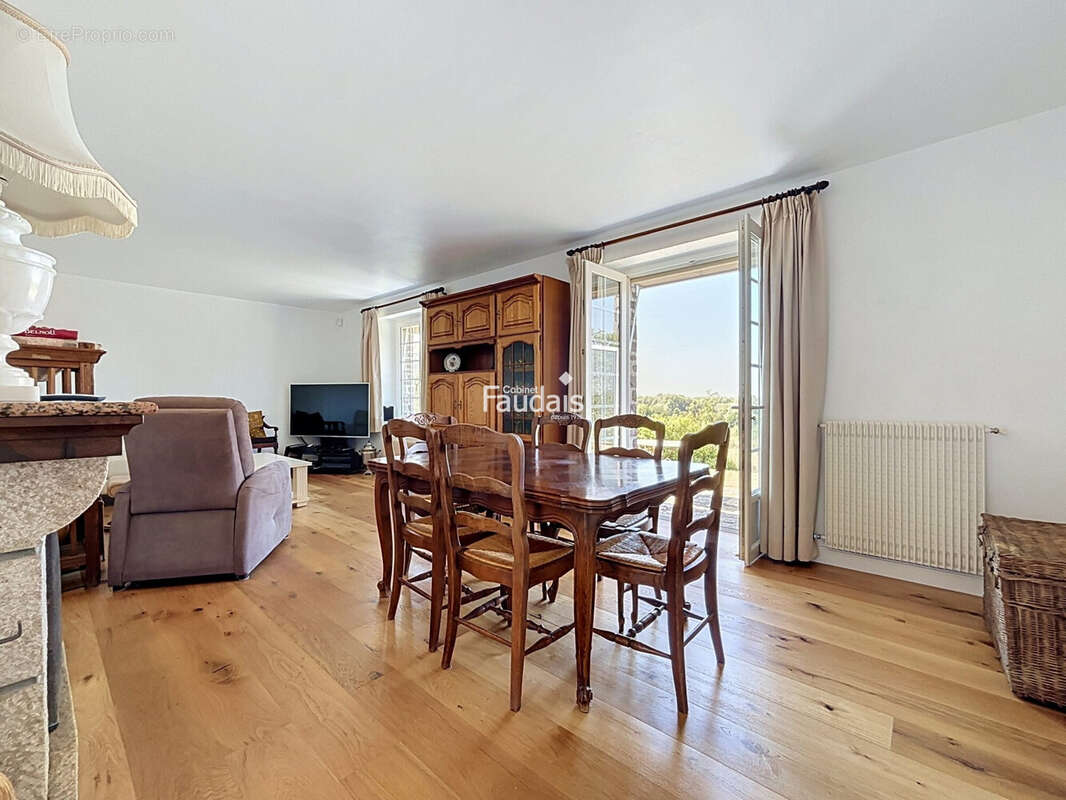 Maison 160 m² à Vains  - photo 6