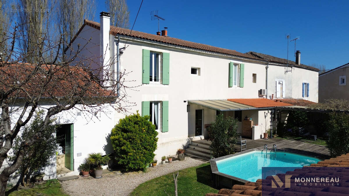 Maison à CHATEAUNEUF-SUR-CHARENTE