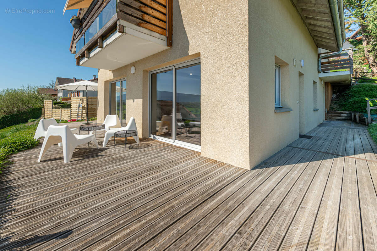 Appartement à POISY