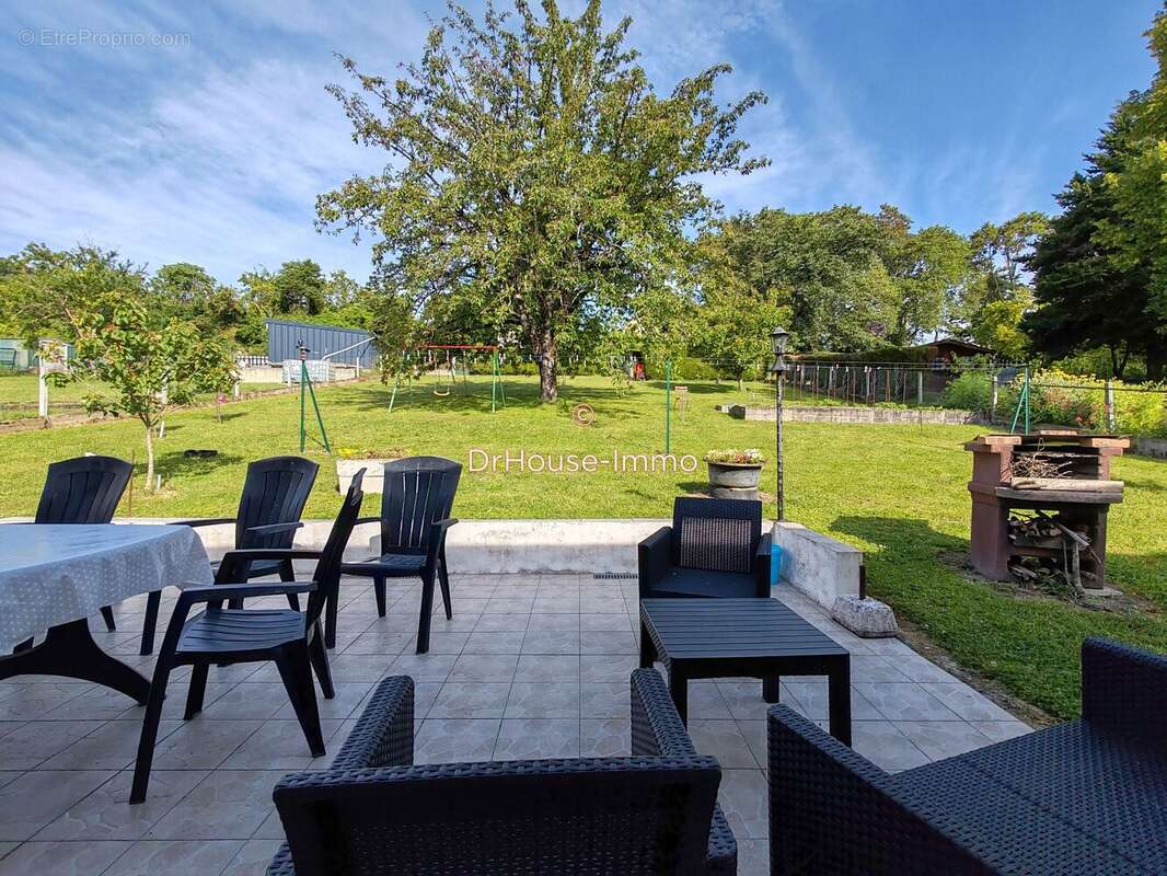 Maison à VAUX-SUR-VIENNE