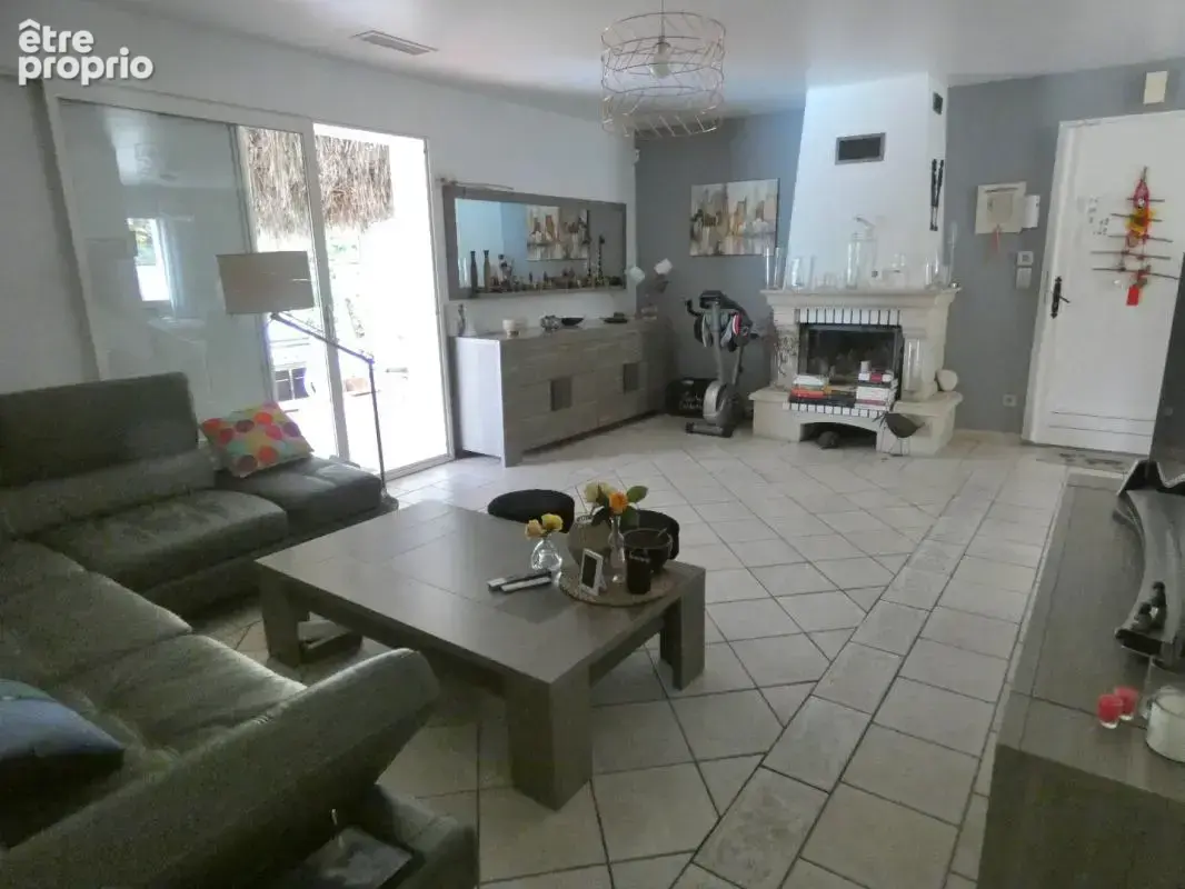 Maison 8 pièces / 100 m² / 416 000 EUR / SALERNES - photo 9