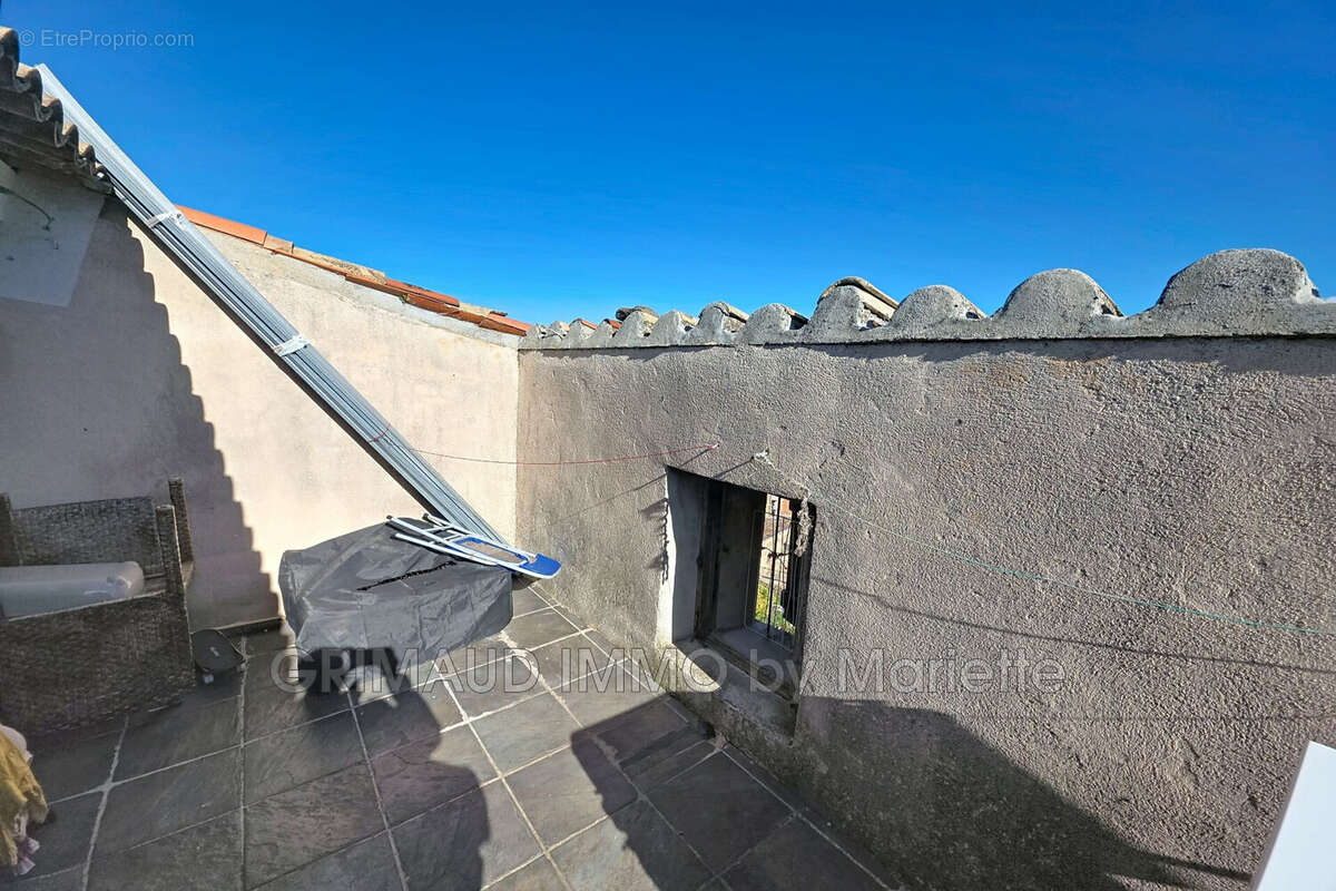 Appartement à LA GARDE-FREINET