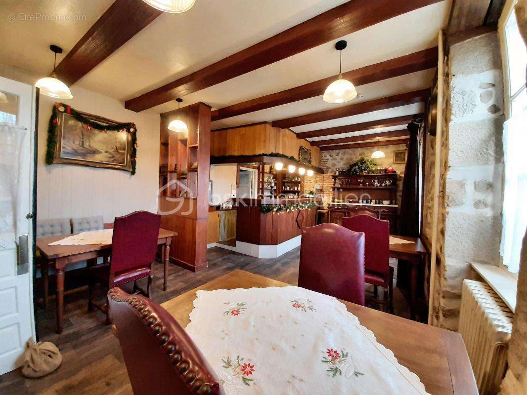 Maison à SAINT-LAURENT-SUR-GORRE