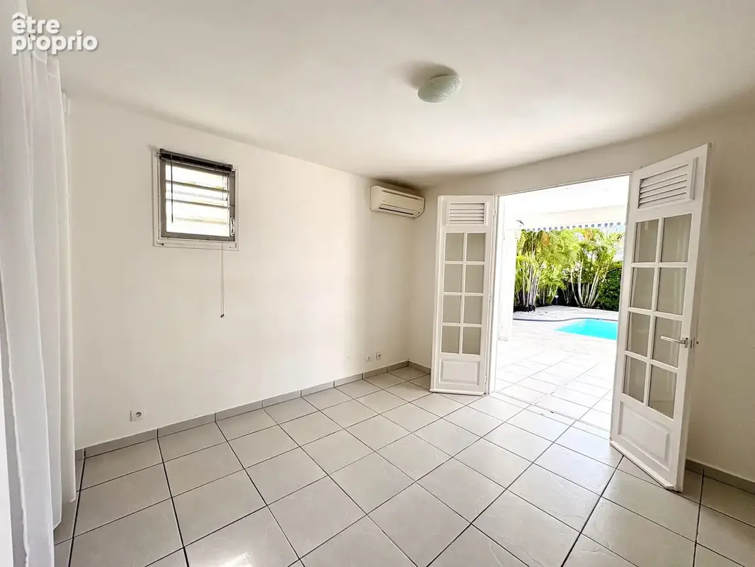 Maison F4 de 114 m2 avec garage, piscine, citerne et jardin clos de 580 m2 - photo 9