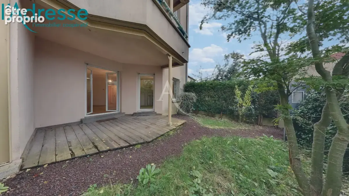 Appartement Rez-de-jardin 2 pièces avec jardin terrasse, jardin privatif et box - photo 2