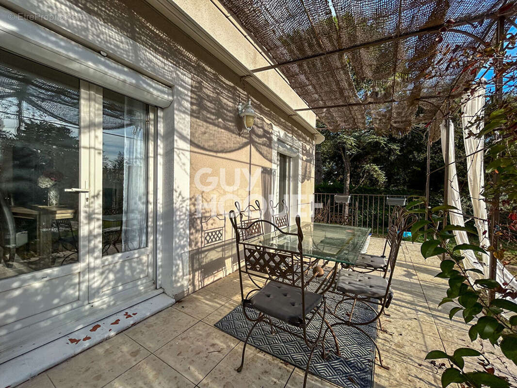 Maison à L'ISLE-SUR-LA-SORGUE