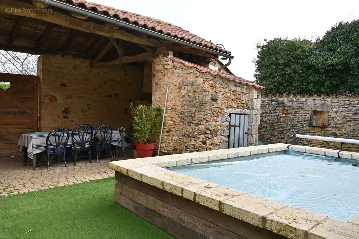 Maison à SAUVETERRE-LA-LEMANCE