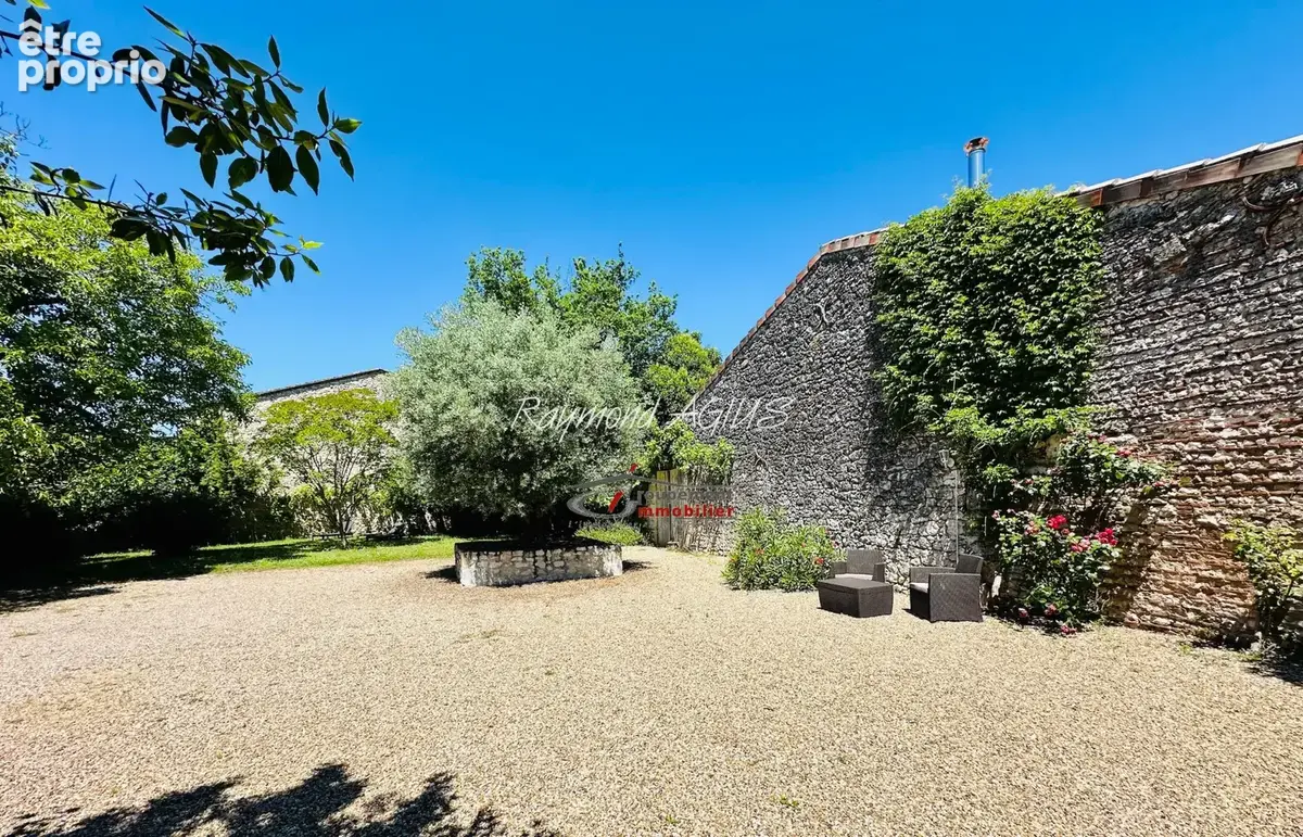 Elégante résidence de caractère du 18ème siècle avec cour et jardin - photo 40