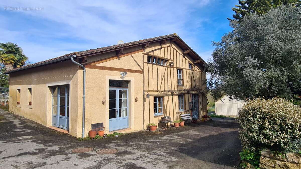 Maison à BASSOUES