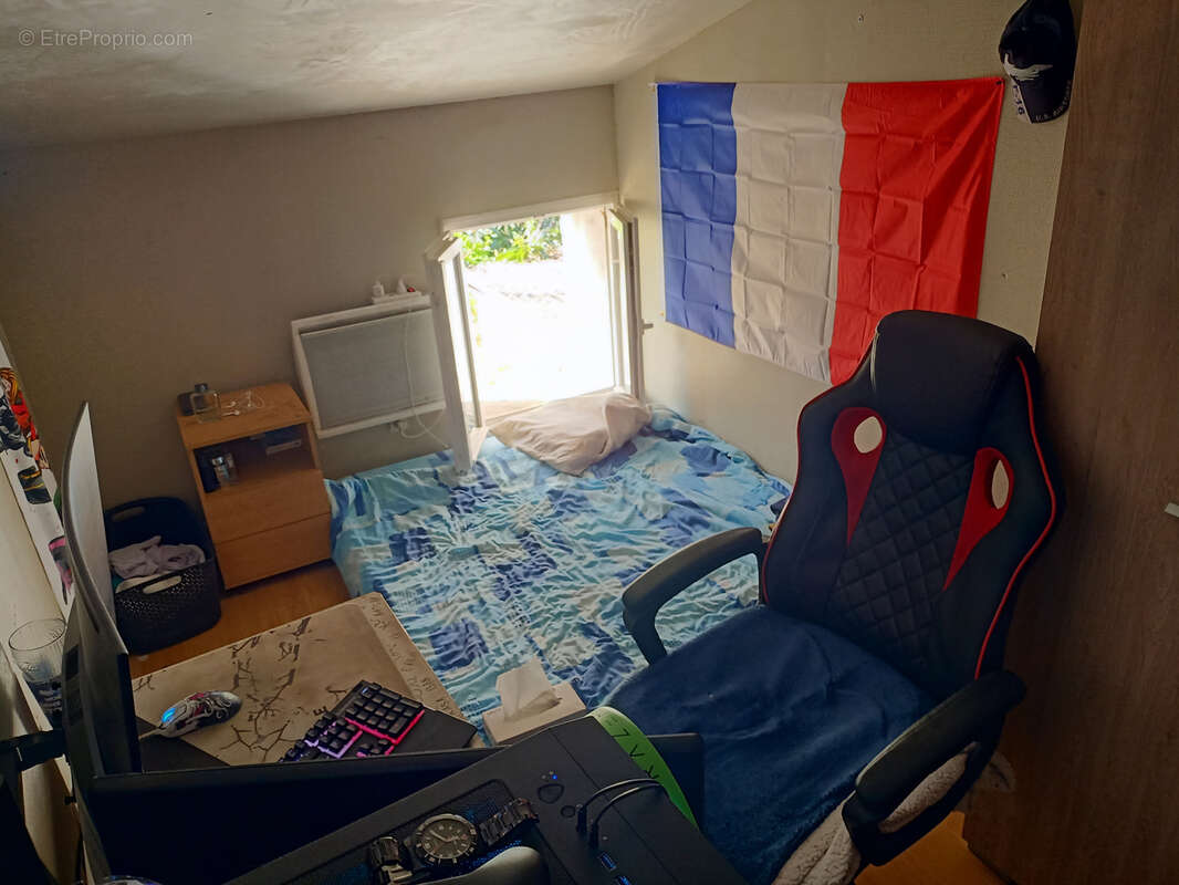 Maison à NIEUL-LE-VIROUIL