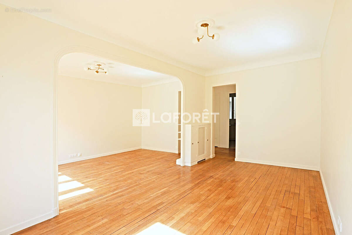 Appartement à PARIS-16E