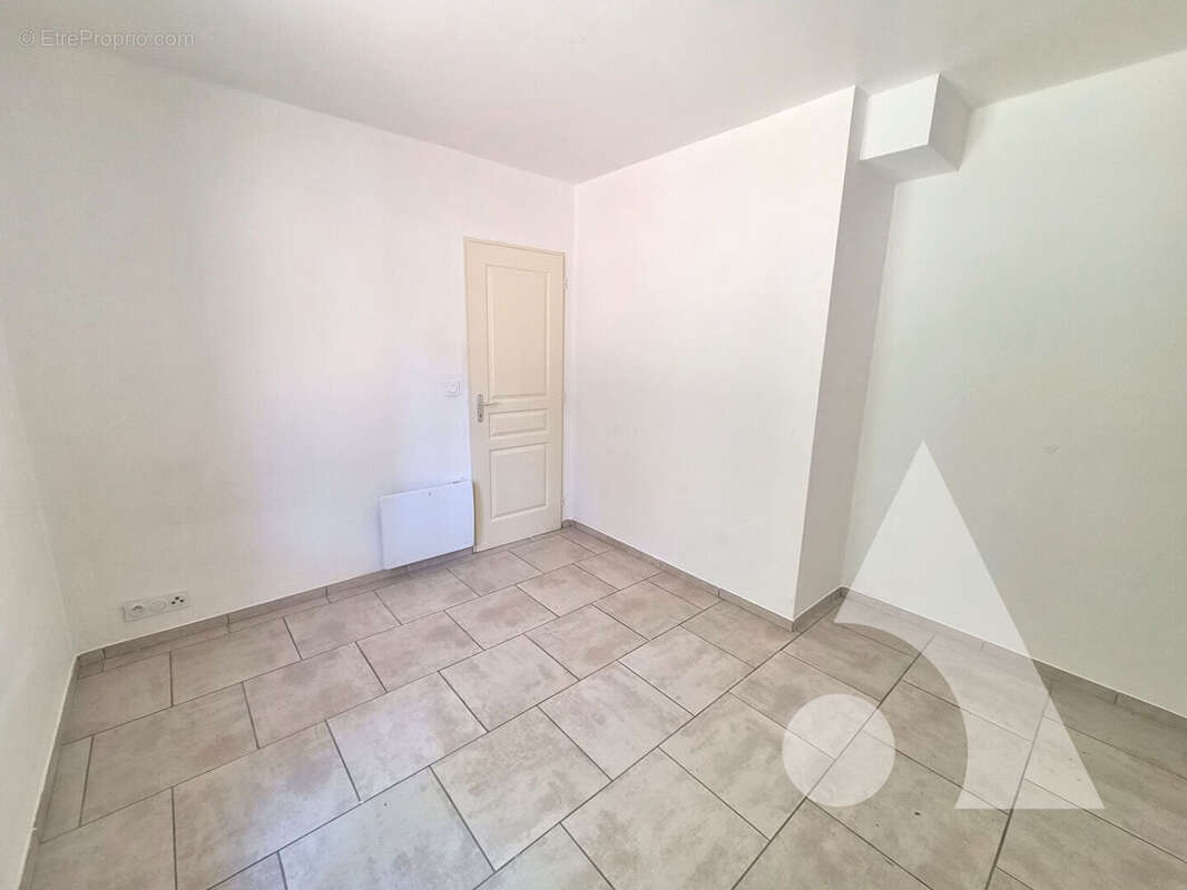 SILLANS-LA-CASCADE ? Maison de plain-pied de 88 m² sur terrain de 1.500 m² ? 282.000 - photo 10