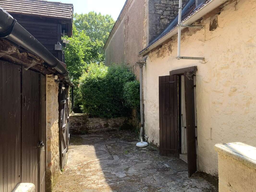 Près de Hautefort, Dordogne - Ensemble de deux petites maisons - photo 11