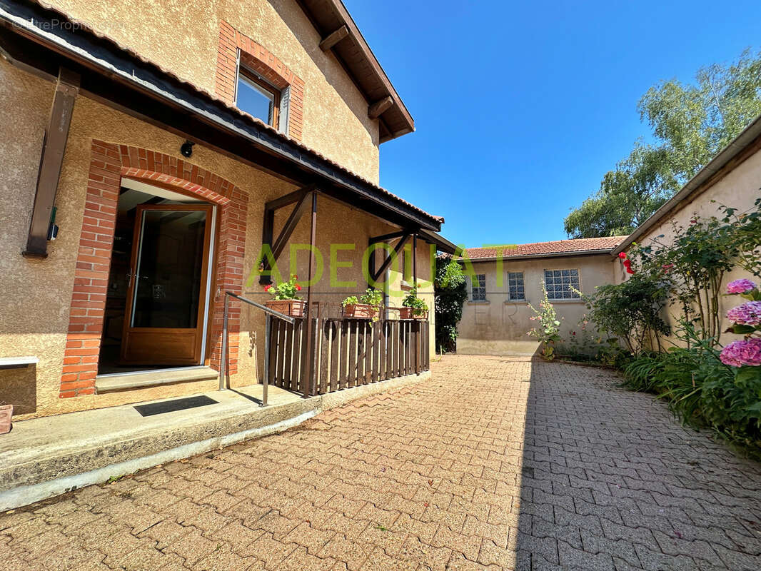 AVEIZE, Maison de village - photo 4