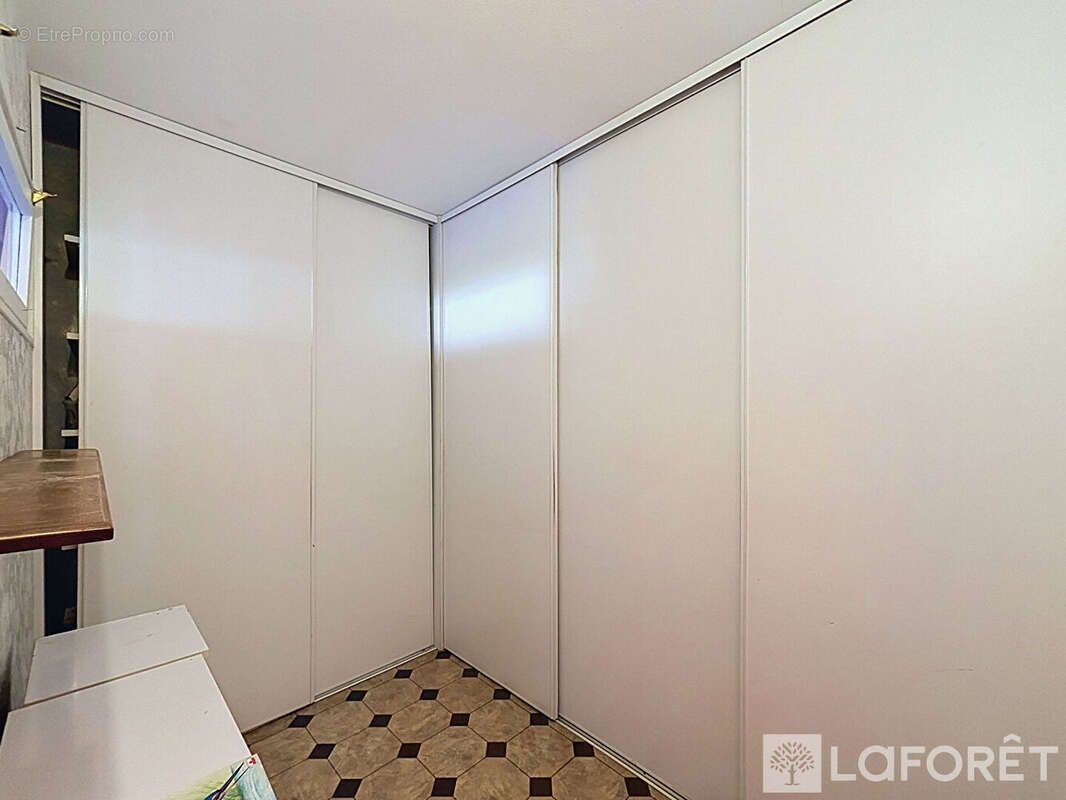 Grand T4 de 101 m² avec garage, balcon et vue dégagée - photo 9
