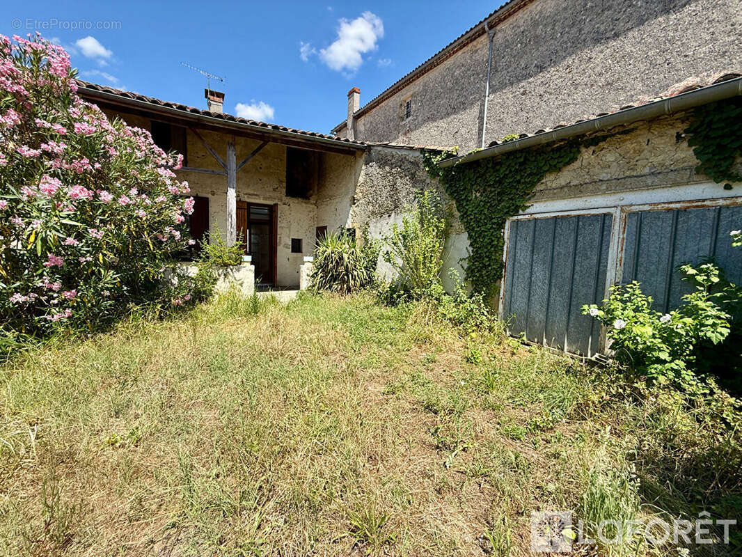 Maison mitoyenne avec garages et jardinet en centre ville de Langon - photo 16