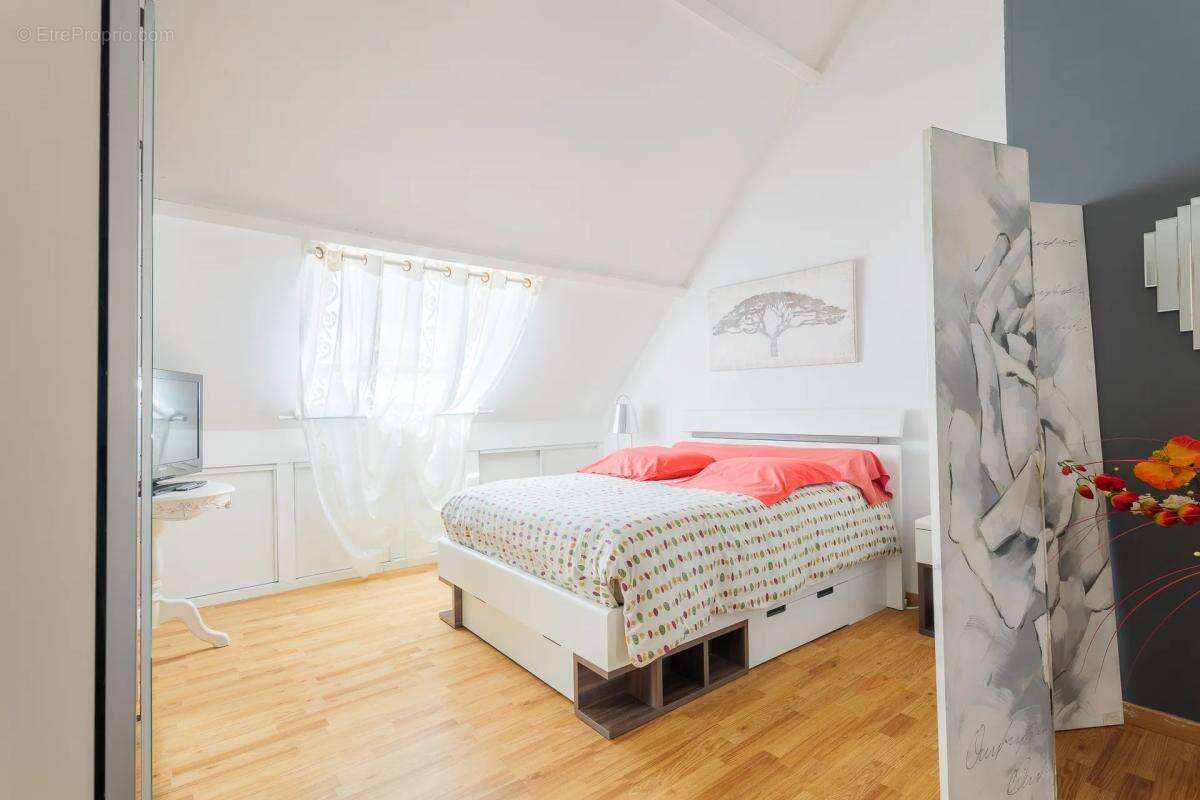Maison de 7 pièces de 245 m² à Claye-Souilly - photo 13