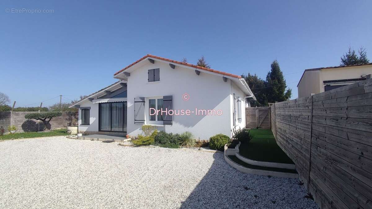 Maison à SAINT-EMILION