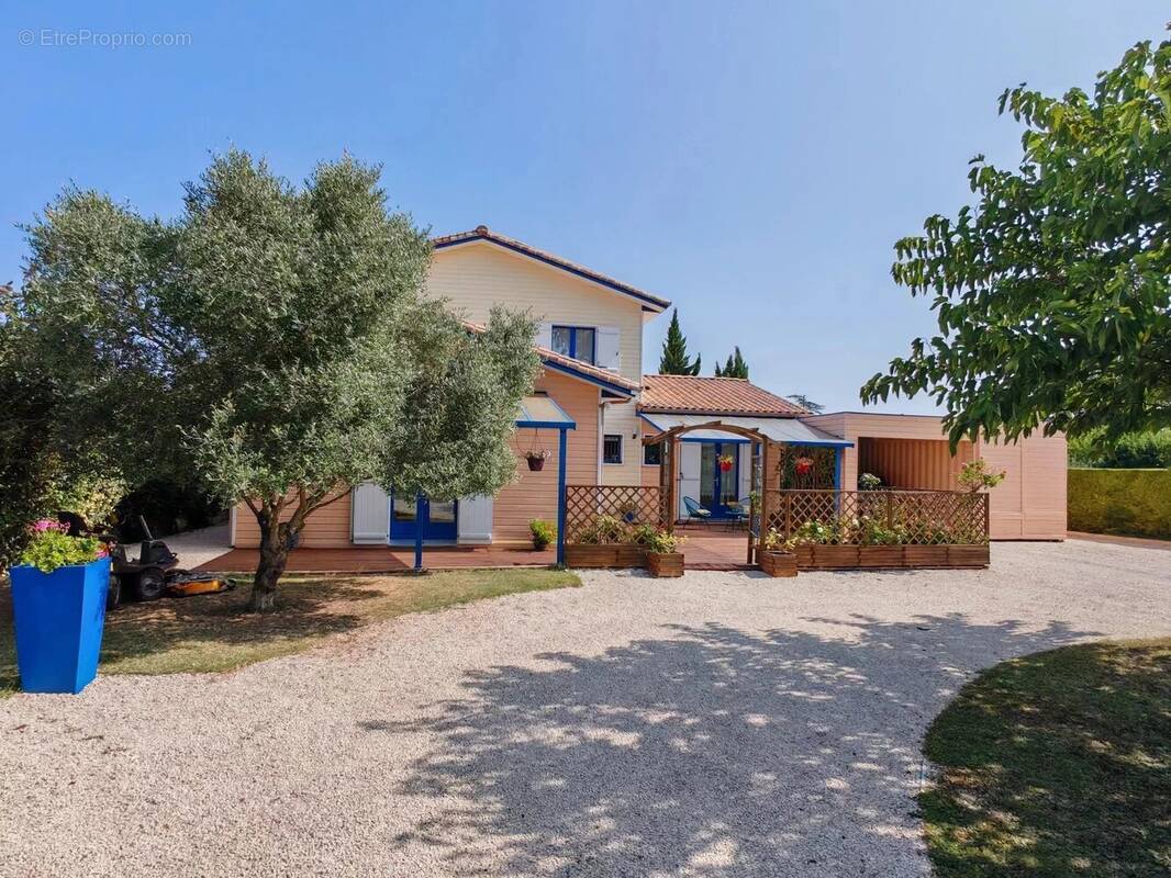 Maison à BRIZAMBOURG