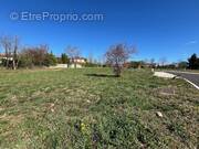 Terrain à AIGRE