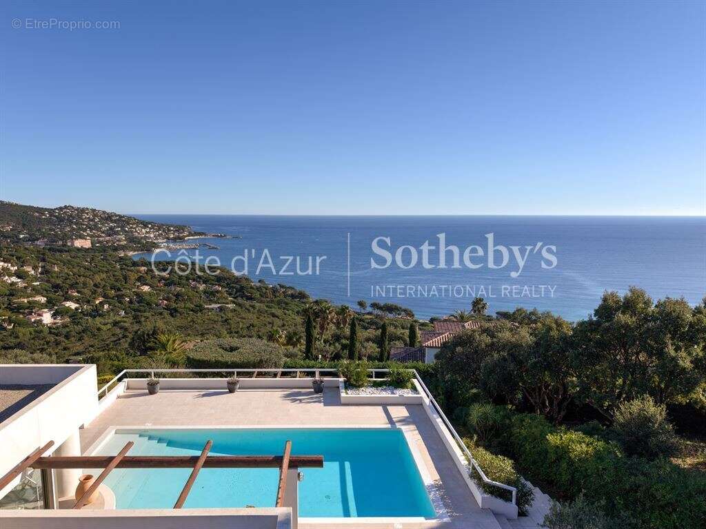 Villa contemporaine avec vue mer panoramique à vendre à Sainte-Maxime - photo 2