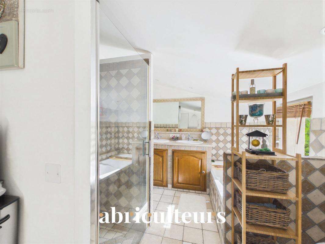 Maison de ville en pierre de 100 m² avec jardin et piscine en vente à Cavaillon (84300) - photo 10