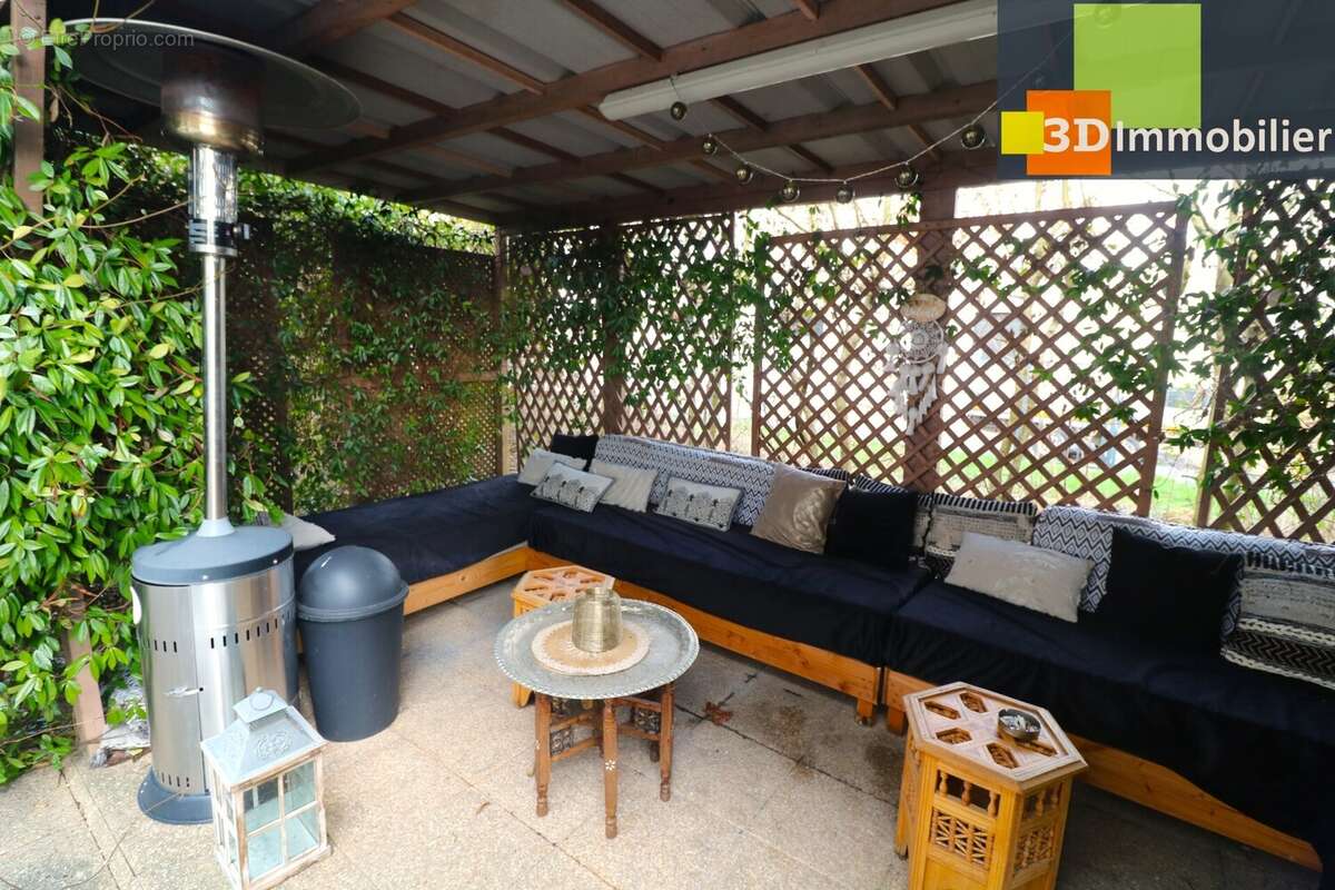 PETITE TERRASSE EXTERIEURE - Commerce à DOLE