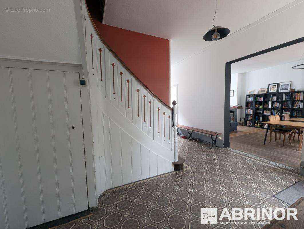Grande maison de caractere 5 chambres+bureau - photo 4
