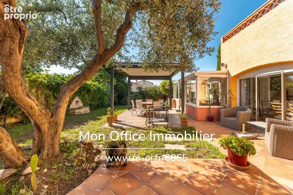 Référence : 7279-PBA. - Villa de 180m2 avec 700m2 de terrain en centre ville, proche de la mer - photo 3