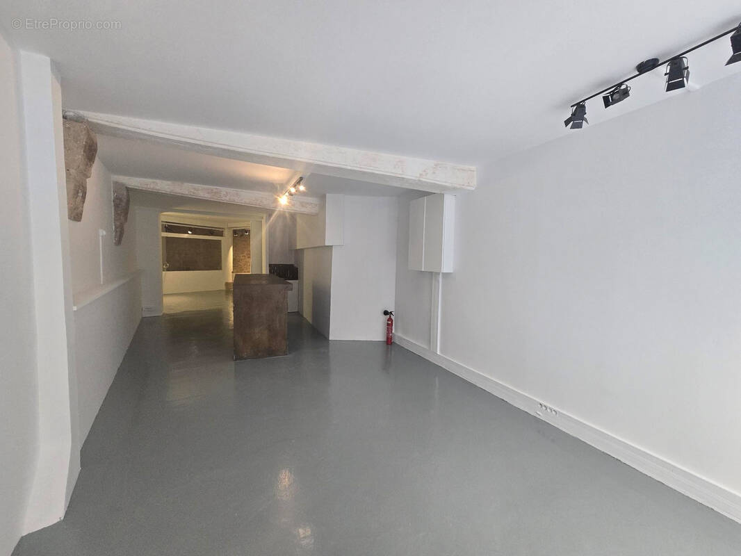 Commerce à PARIS-2E