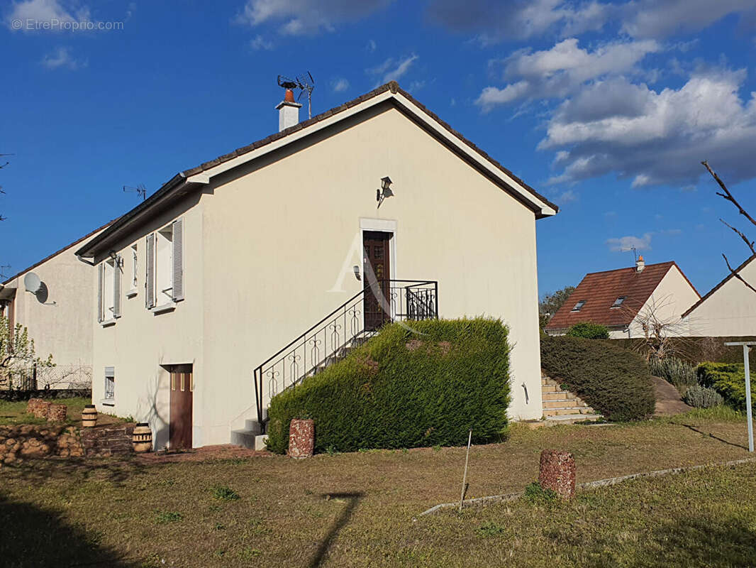 Maison à NOYERS-SUR-CHER