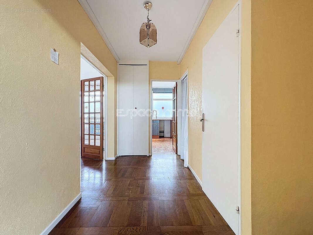 Appartement à MONT-SAINT-AIGNAN