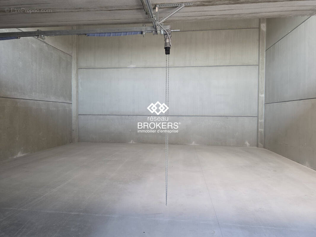 Commerce 350 m² à Montpellier  - photo 2