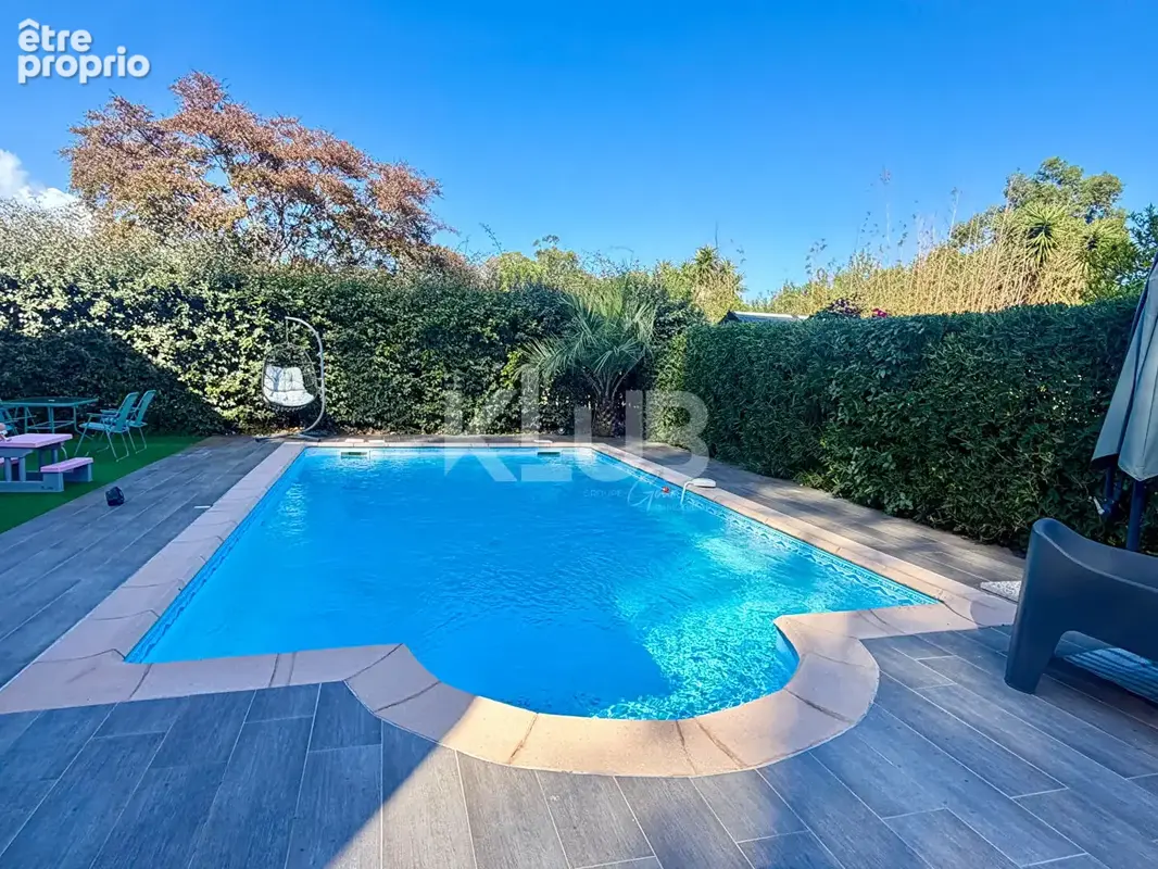 Villa T5 avec piscine, grand jardin et sous sol de 169m2 - photo 3