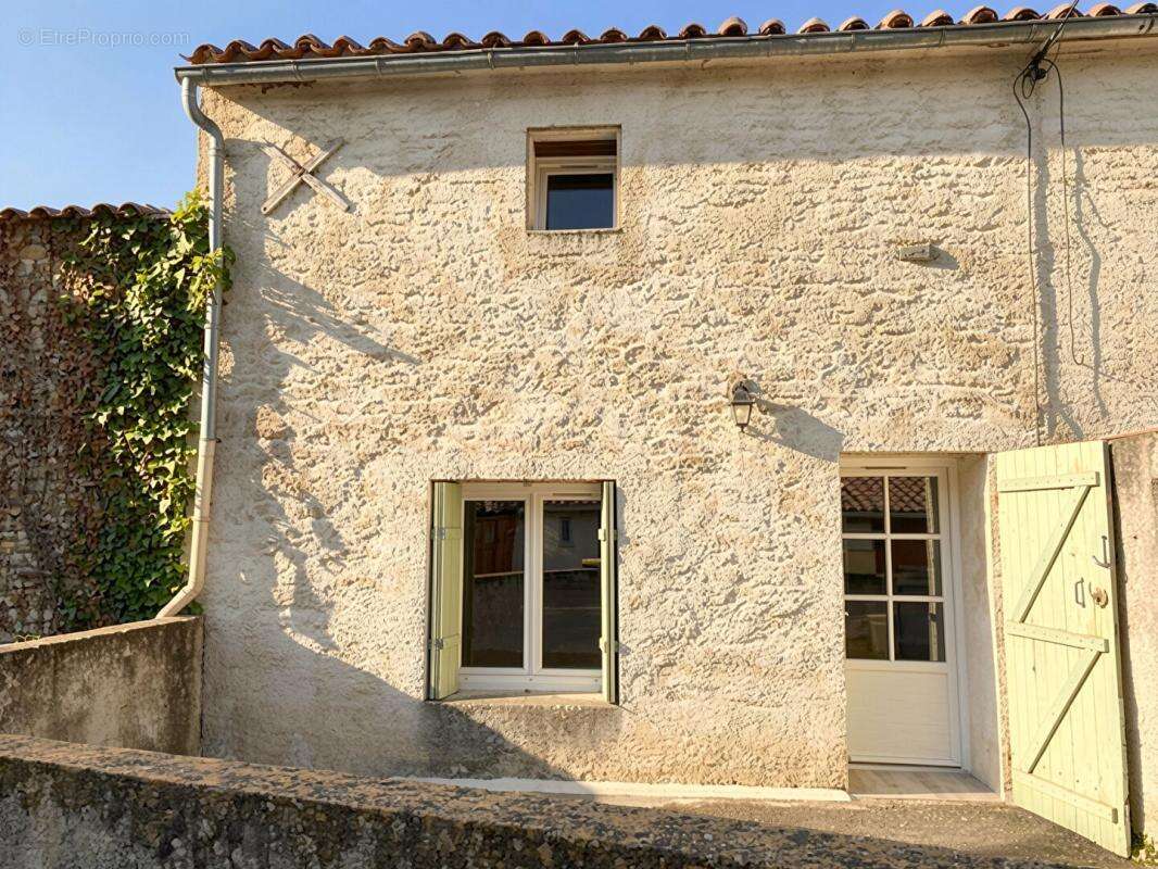 Maison à SURGERES