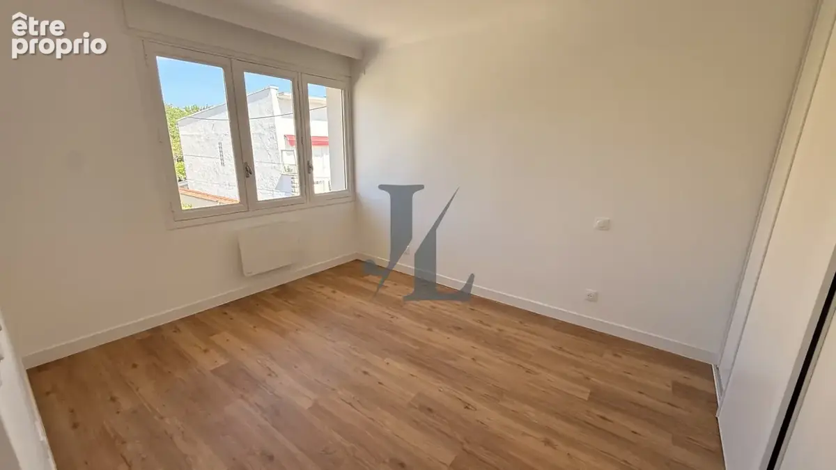 EXCLUSIVITÉ   Appartement de 98 m2 entièrement rénové avec terrasse, cave et stationnements - photo 11