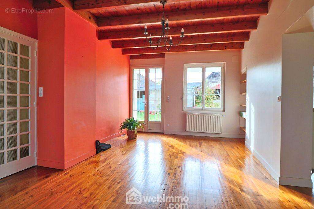 De 25,5 m2, naturellement lumineuse, - Maison à SAINT-GAUDENT