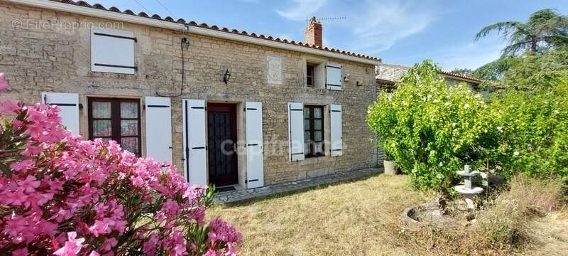 Maison à NALLIERS