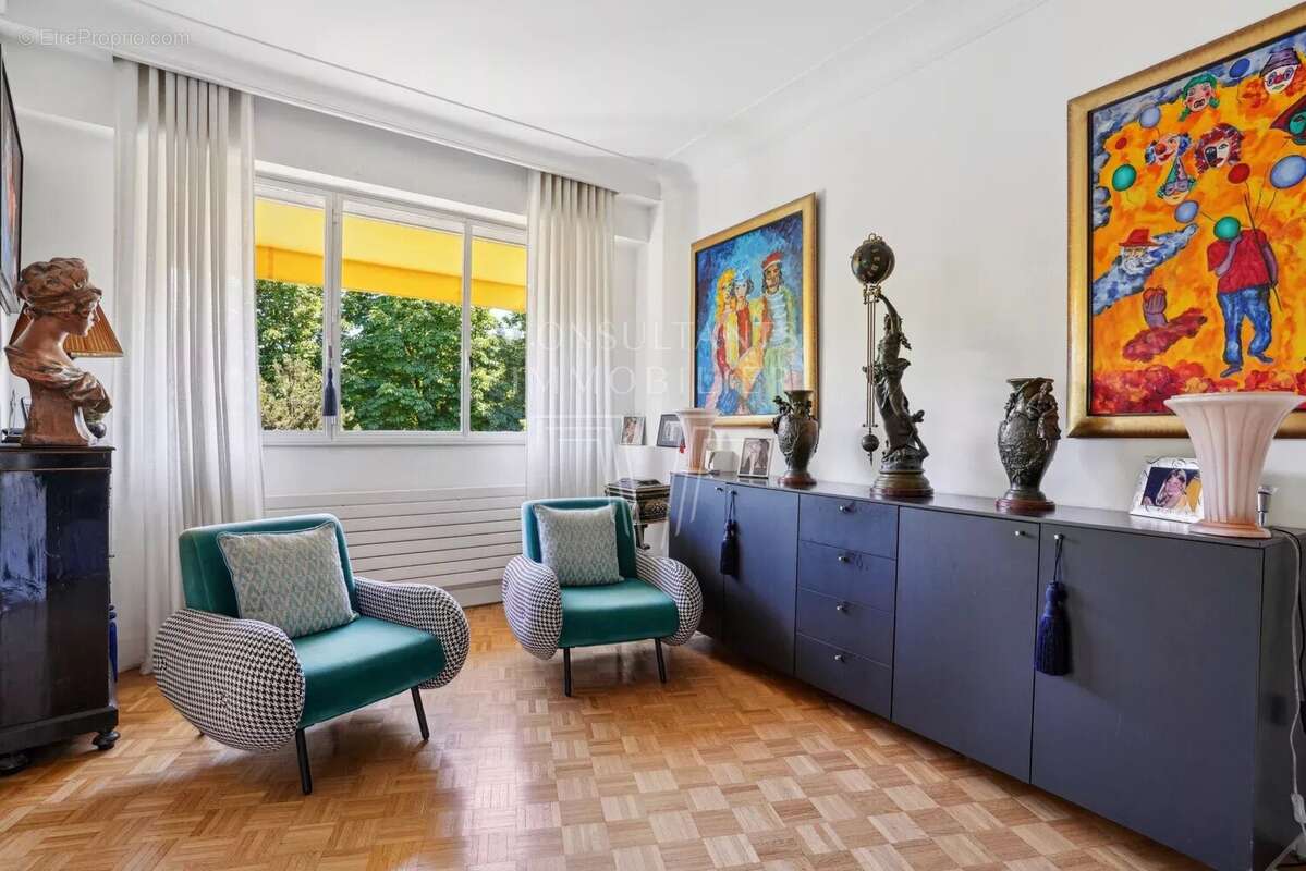 Appartement à NEUILLY-SUR-SEINE