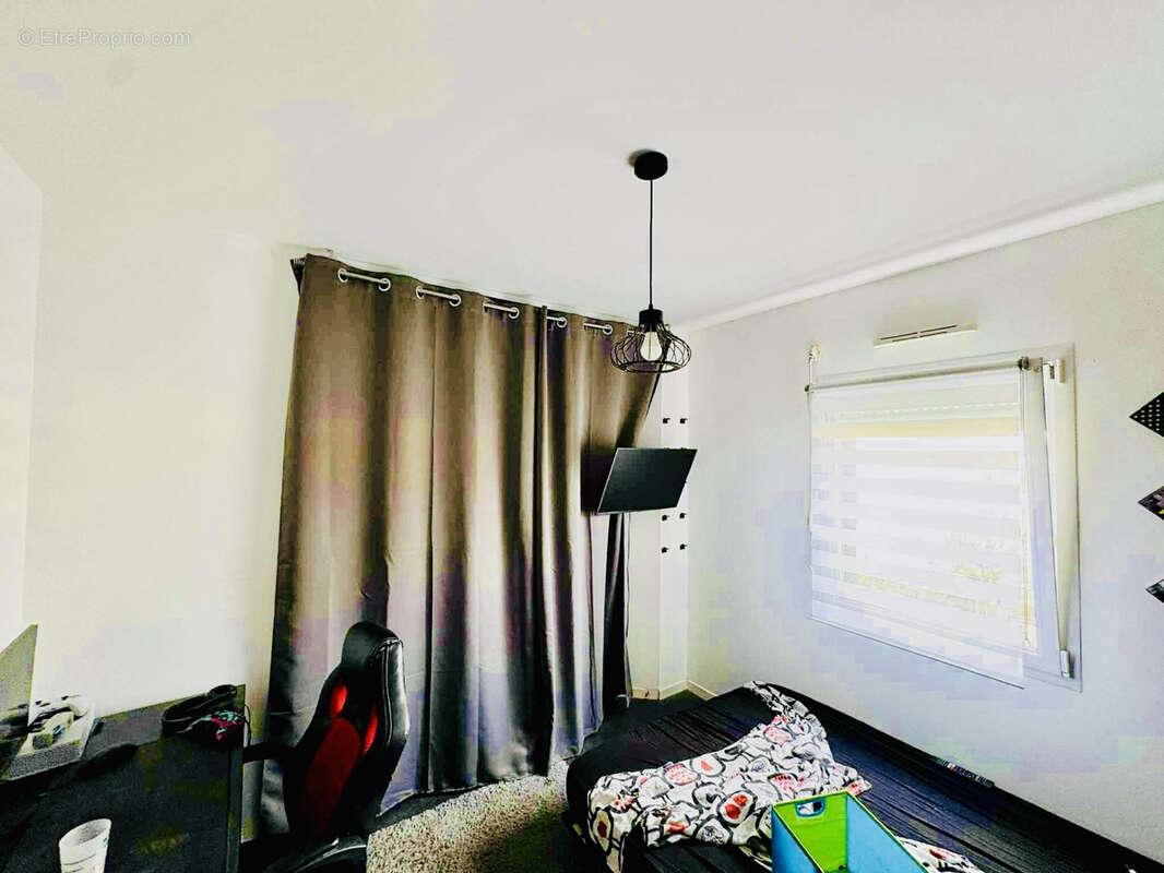 Maison à LES LANDES-GENUSSON