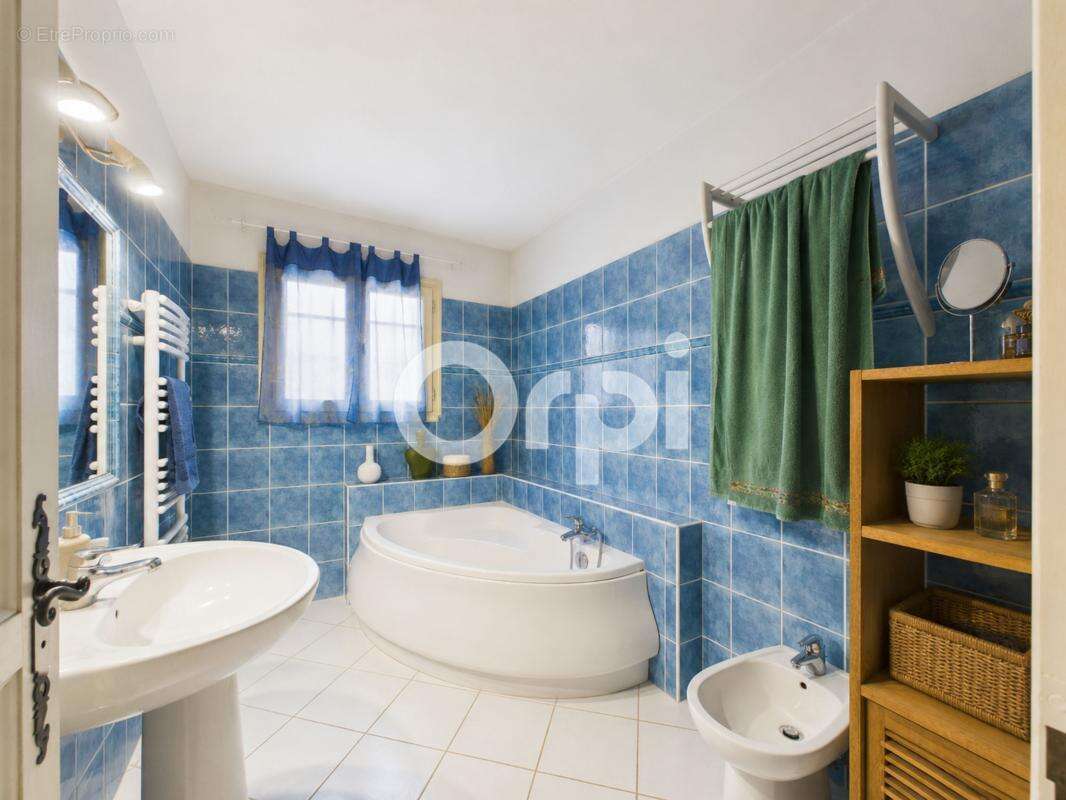 Propriete grand terrain plat + maison plain-pied - plusieurs dependances / annexes - a rafraichir - calme absolu / aucun vis-a-v - photo 12