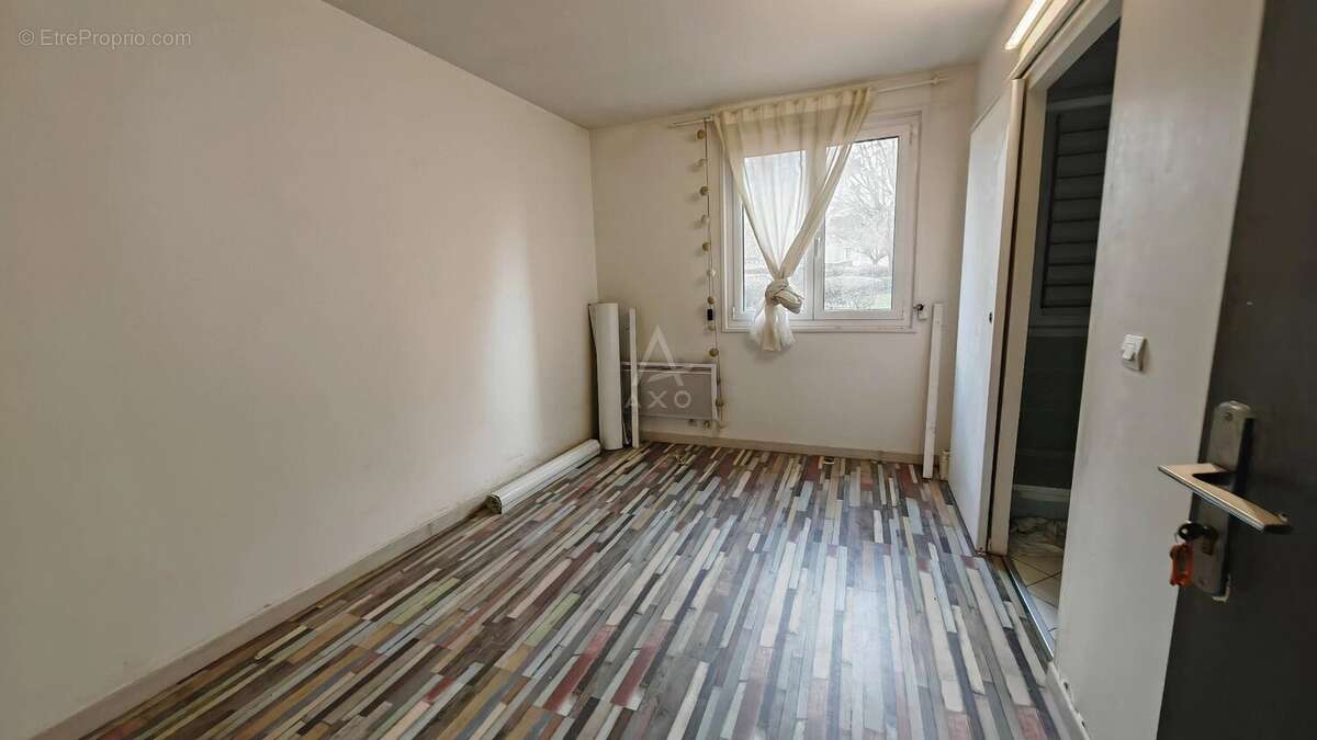 Appartement T4 au RDC avec terrasse 50 m²- Proche transport RER - photo 5