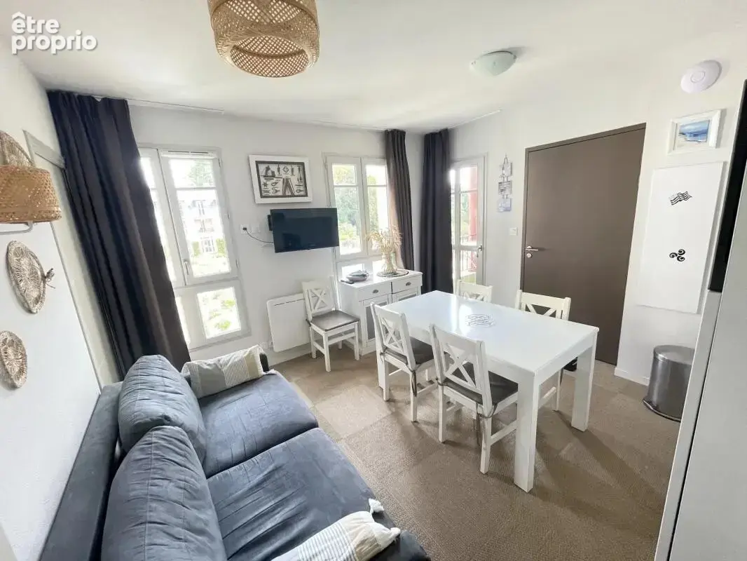 T2 + cabine 34 m² avec balcon – Dans un Château avec piscine - photo 2