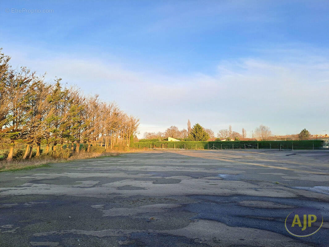 Terrain à SAINT-CHRISTOPHE-DU-LIGNERON