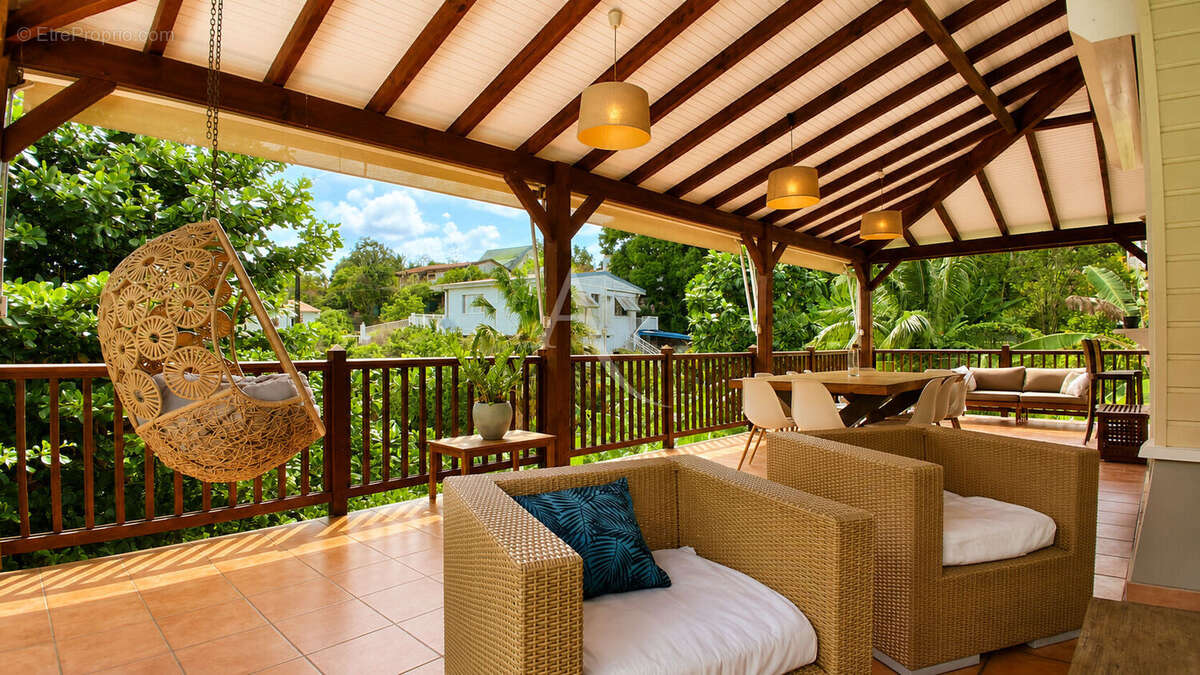 Villa quatre chambres avec piscine et environnement paisible sur les hauteurs de Fort de France - photo 4