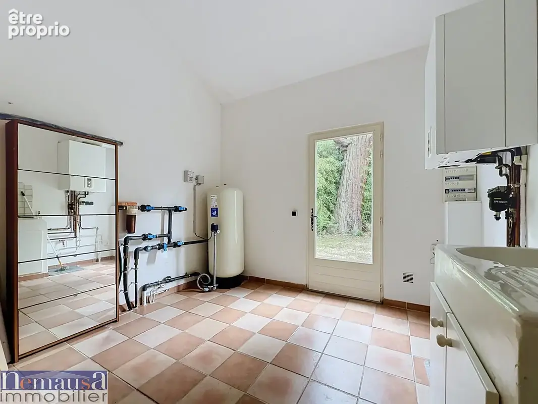 A vendre - nîmes   belle maison de plain-pied de 150 m2 avec piscine sur une parcelle de 2 100 m2 - photo 14
