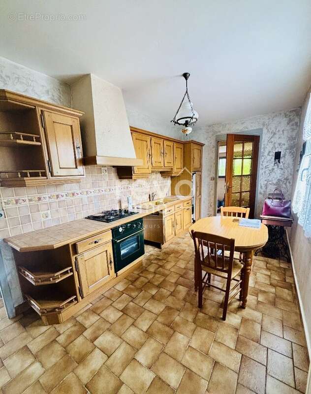 Maison à LE COUDRAY-MACOUARD