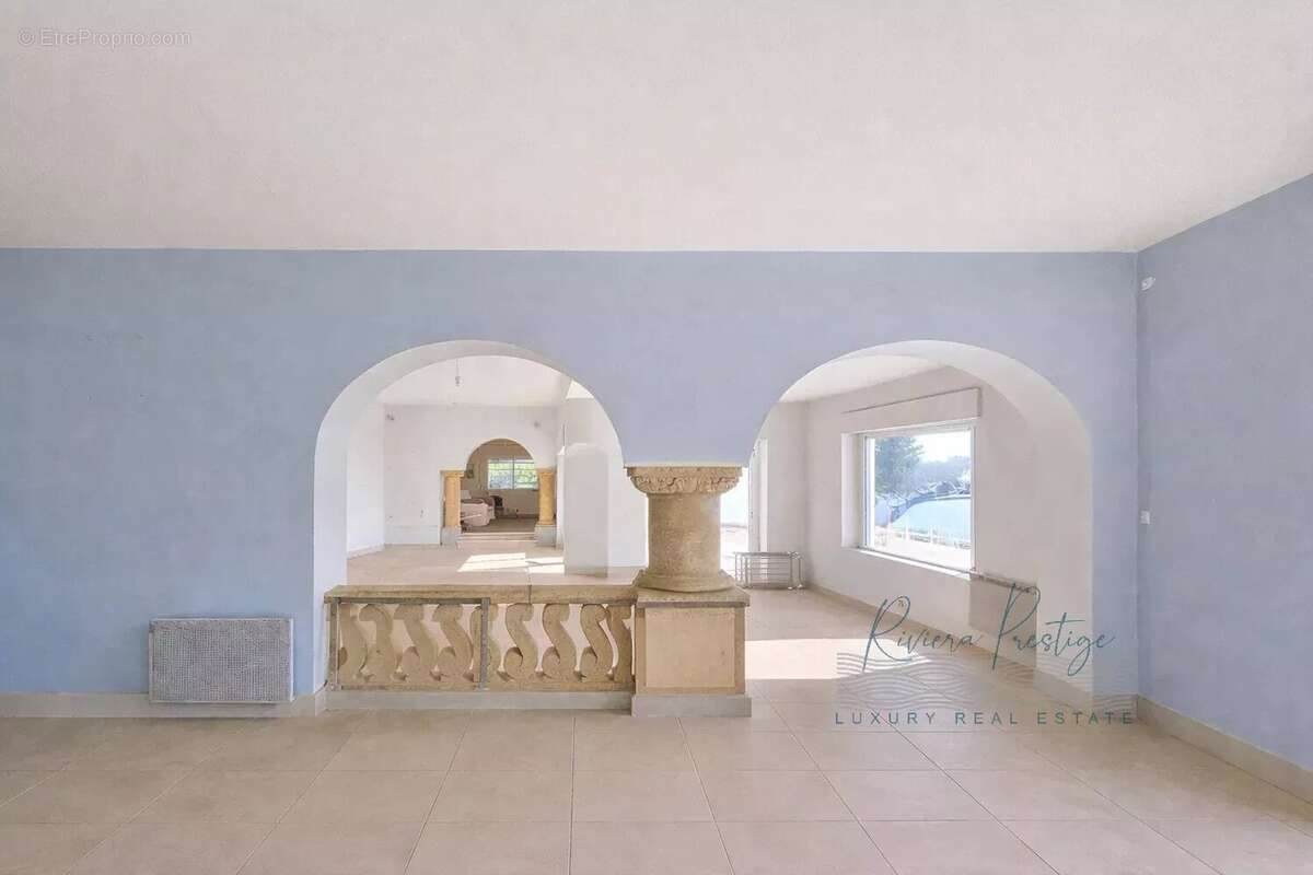 Villa avec vue mer panoramique sur la baie de Saint-Tropez - photo 9