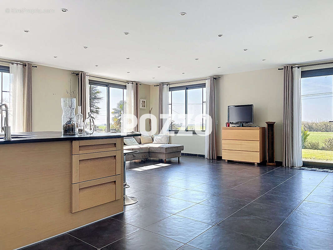 Maison à REGNEVILLE-SUR-MER