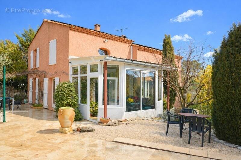 Maison à VENTABREN